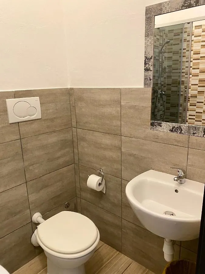 Guest House Minas Mailand 2*,