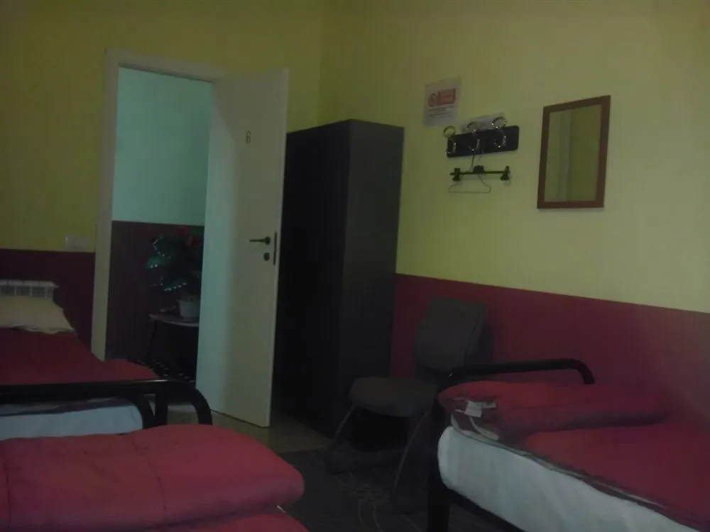 Guest House Minas Mailand 2*,